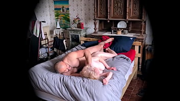 Hàng Xóm Chơi Lén Vợ Vắng Nhà, Cô Nàng Bị địt đít Thô Bạo Và Kết Thúc Bằng Cảnh Bắn Tinh đầy Lỗ đít