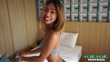 Em Gái Thái Xinh Như Búp Bê Bị Nhồi đầy Cặc Trên Xe Tuk Tuk