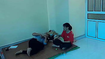 Nhồi Thuốc Kích Dục Vào Mồm Con Nhỏ Rồi Xông Vào địt Bục Cả Lồn