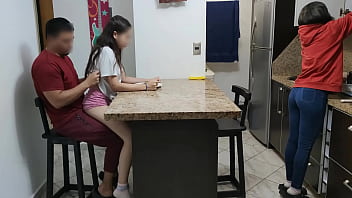 Cháu Gái Hư Hỏng Thích Ngồi địt Lên đùi ông Chú Dâm đãng Ngay Trước Mặt Vợ Hắn