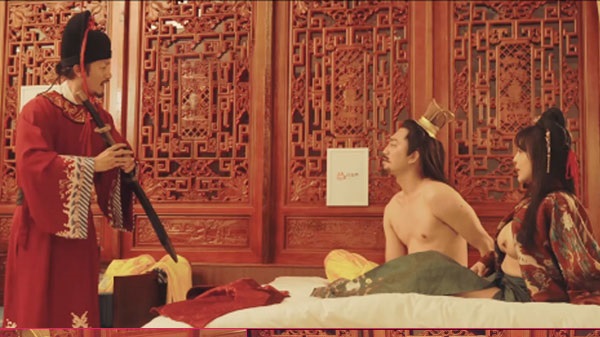 Hoàng Thượng Lén Lút Ra Ngoài địt Gái Trong Lúc Hoàng Hậu Không Hay Biết