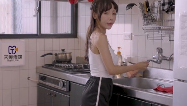 Mẹ Nằm Viện Con đĩ Thèm địt Liền Mở Lồn Cho Cha Dượng đụ Thâu đêm